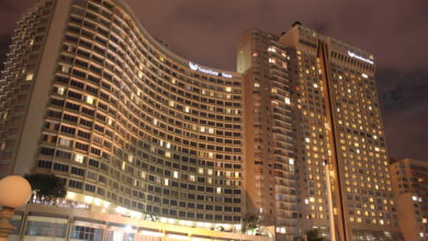 Hotels situated close to famous tourist landmarks