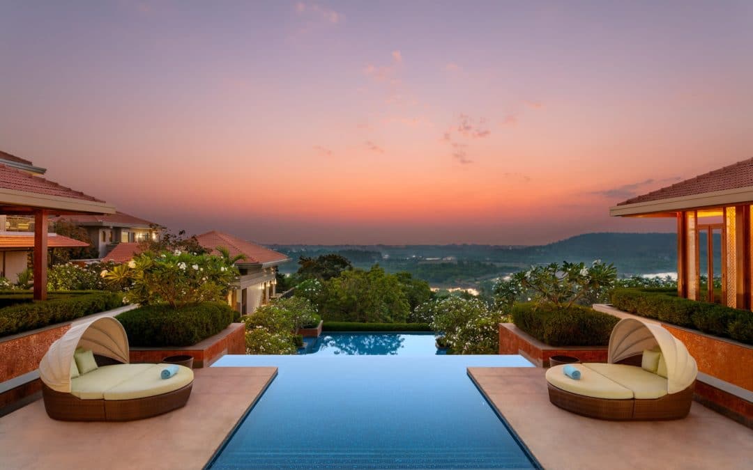 Hotels situated close to famous tourist landmarks