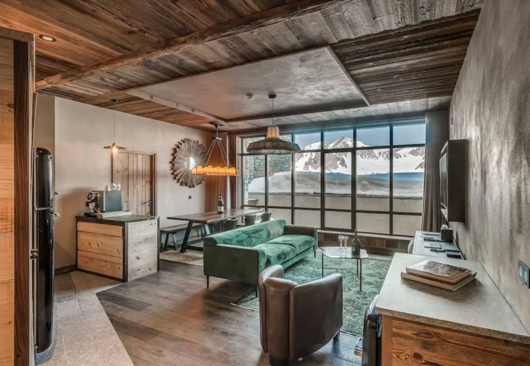 Affordable hotels for solo travelers in urban settings