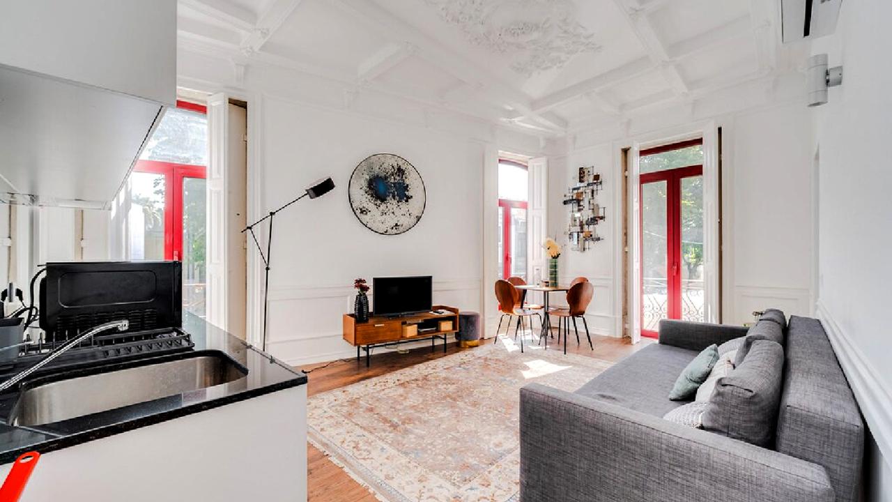 Best Accommodation for Solo Travelers: How to Choose the One for You